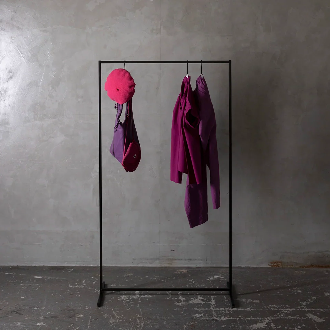 シンプル デザイン ハンガーラック 黒皮風塗装　W900